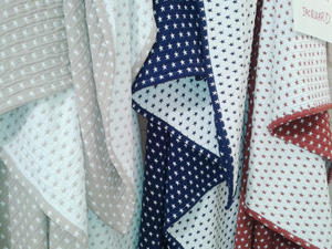 Colour Woven Jacquard Three Layers of Combed Cotton Coverlet