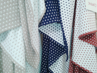 Colour Woven Jacquard Three Layers of Combed Cotton Coverlet